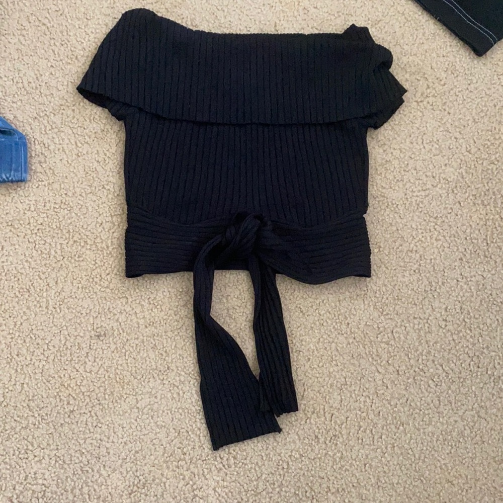 BCBG right black crop top